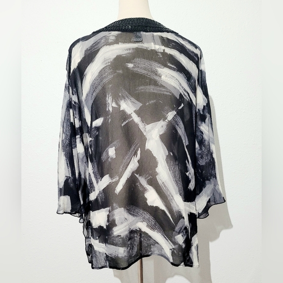 Chico’s 100% Silk Black White Abstract Beaded Neckline Tunic Top Size Medium - Picture 4 of 10